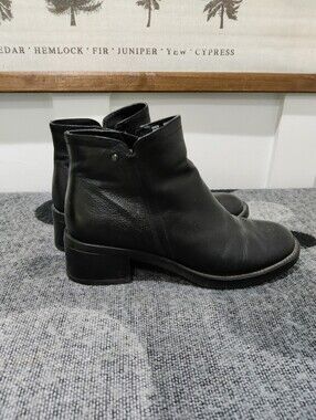 ROCKPORT Black Leather Side Zip Ankle Booties Low Block Heel Comfort Shoes 6M